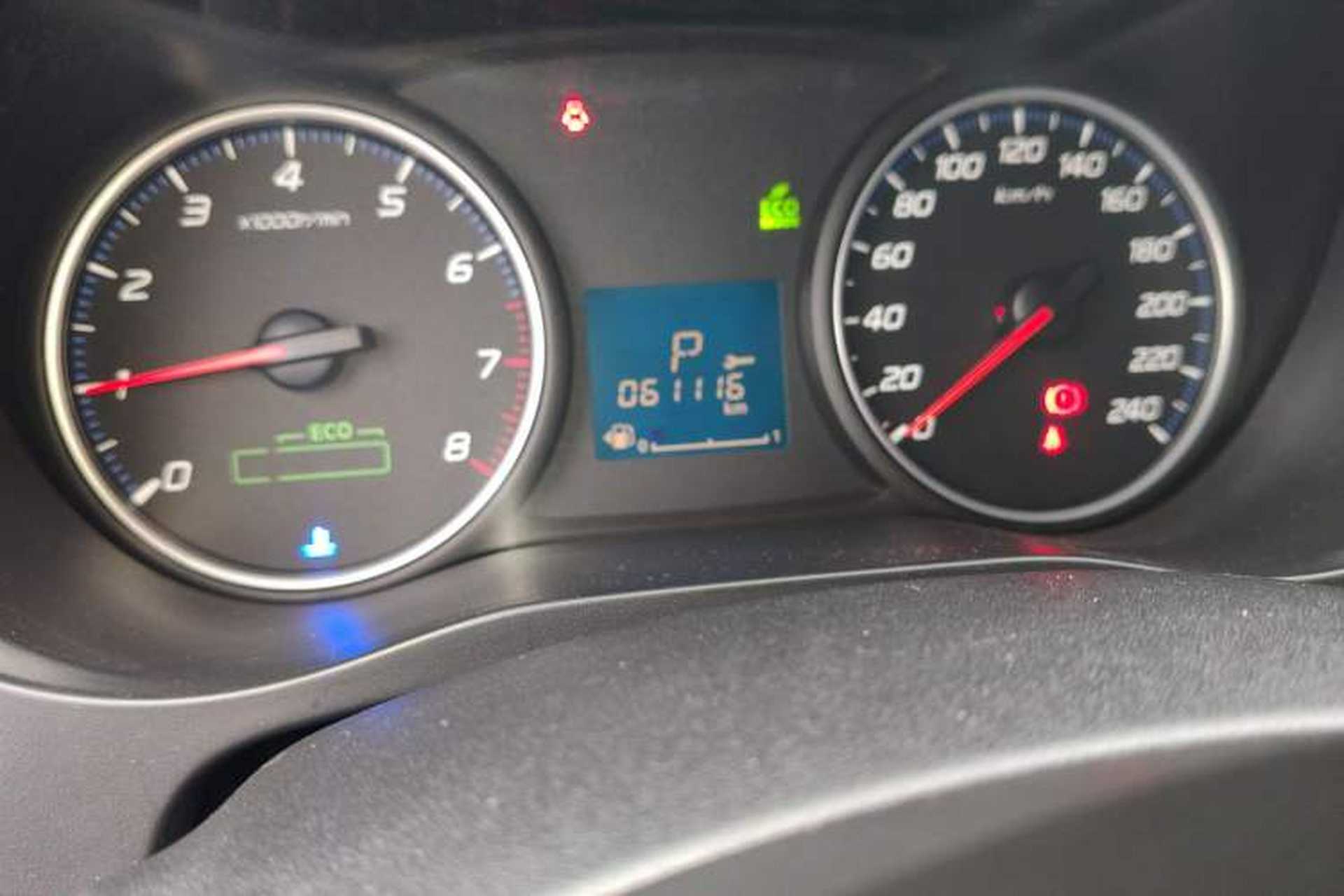 Used Mitsubishi Outlander 2018 2.0L Two-Wheel Drive Glory Edition 5 Seats Odometer Close Up