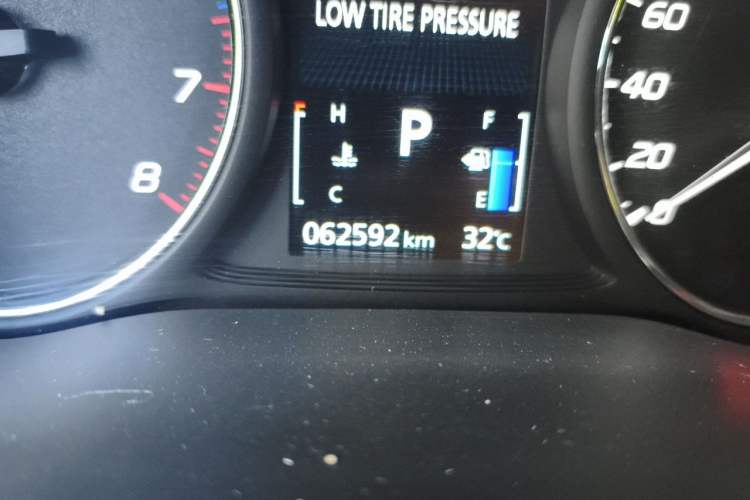 Used Mitsubishi Outlander 2018 2.4L 4x4 Elite Edition 5 Seats Odometer Close Up