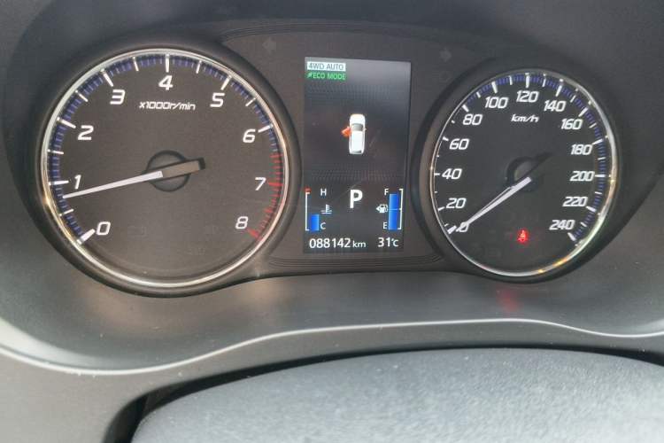 Used Mitsubishi Outlander 2018 2.4L 4x4 Elite Edition 5 Seats Odometer Close Up