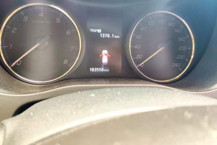 Used Mitsubishi Outlander 2018 2.4L 4x4 Luxury Edition 7-Seater Odometer Close Up