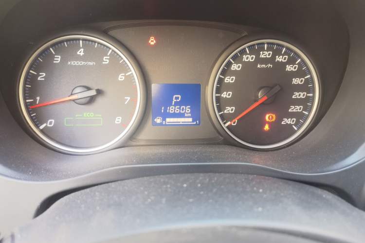 Used Mitsubishi Outlander 2018 2.0L Two-Wheel Drive Glory Edition 5 Seats Odometer Close Up
