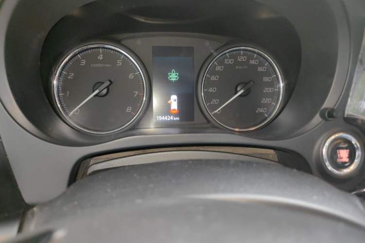 Used Mitsubishi Outlander 2018 2.4L 4x4 Luxury Edition 7-Seater Odometer Close Up
