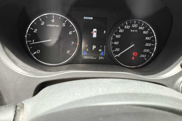 Used Mitsubishi Outlander 2018 2.4L 4x4 Prestige Edition 7 Seats Odometer Close Up