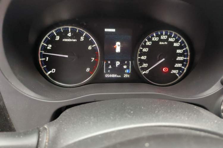 Used Mitsubishi Outlander 2018 2.4L 4x4 Elite Edition 5 Seats Odometer Close Up