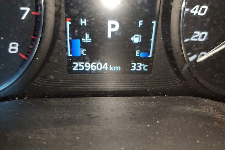 Used Mitsubishi Outlander 2018 2.4L 4x4 Elite Edition 5 Seats Odometer Close Up