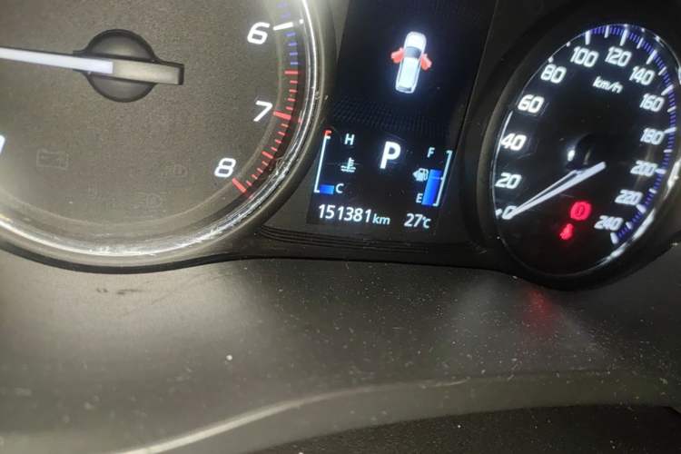 Used Mitsubishi Outlander 2018 2.4L 4x4 Elite Edition 5 Seats Odometer Close Up