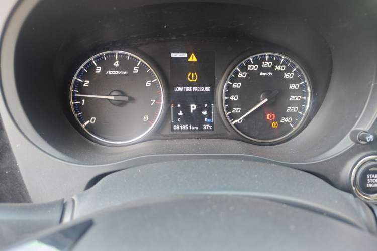 Used Mitsubishi Outlander 2018 2.4L 4x4 Elite Edition 5 Seats Odometer Close Up