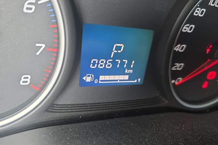 Used Mitsubishi Outlander 2018 2.0L Two-Wheel Drive Glory Edition 5 Seats Odometer Close Up