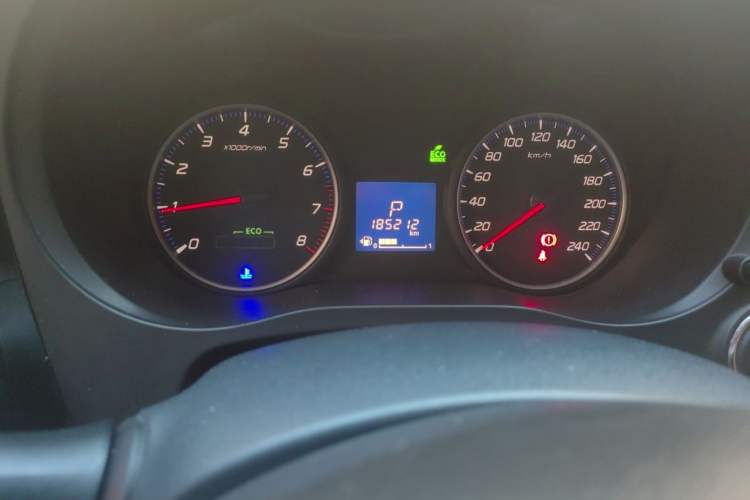 Used Mitsubishi Outlander 2018 2.0L Two-Wheel-Drive Jiale Edition 7-Seater Odometer Close Up