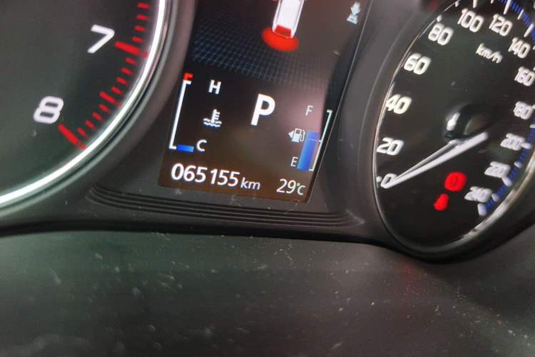 Used Mitsubishi Outlander 2018 2.4L 4x4 Elite Edition 5 Seats Odometer Close Up
