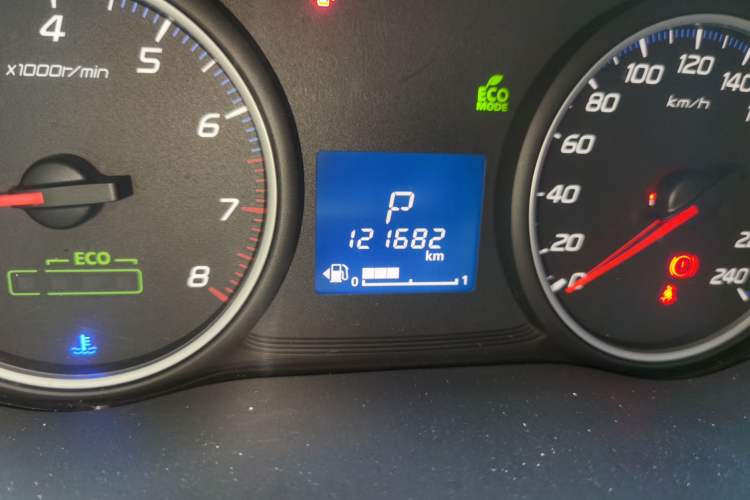 Used Mitsubishi Outlander 2018 2.0L Two-Wheel-Drive Jiale Edition 7-Seater Odometer Close Up