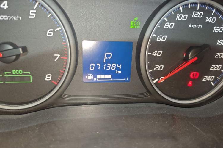 Used Mitsubishi Outlander 2018 2.0L Two-Wheel Drive Glory Edition 5 Seats Odometer Close Up