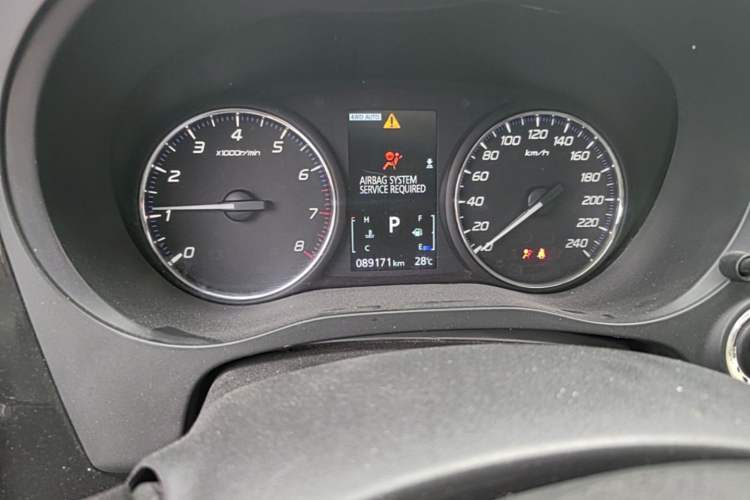 Used Mitsubishi Outlander 2018 2.4L 4x4 Elite Edition 5 Seats Odometer Close Up