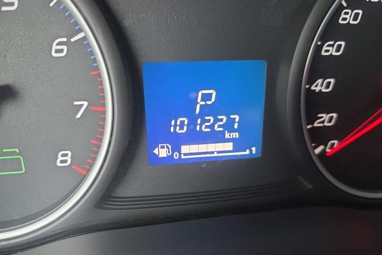 Used Mitsubishi Outlander 2018 2.0L Two-Wheel Drive Glory Edition 5 Seats Odometer Close Up
