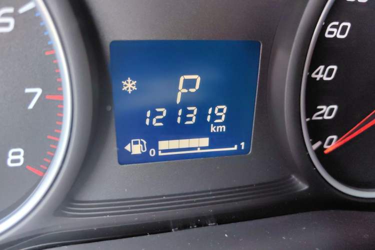 Used Mitsubishi Outlander 2018 2.0L Two-Wheel-Drive Jiale Edition 7-Seater Odometer Close Up