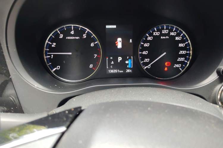 Used Mitsubishi Outlander 2018 2.4L 4x4 Luxury Edition 7-Seater Odometer Close Up