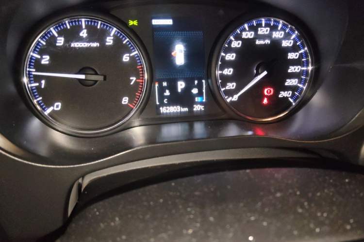 Used Mitsubishi Outlander 2018 2.4L 4x4 Elite Edition 5 Seats Odometer Close Up