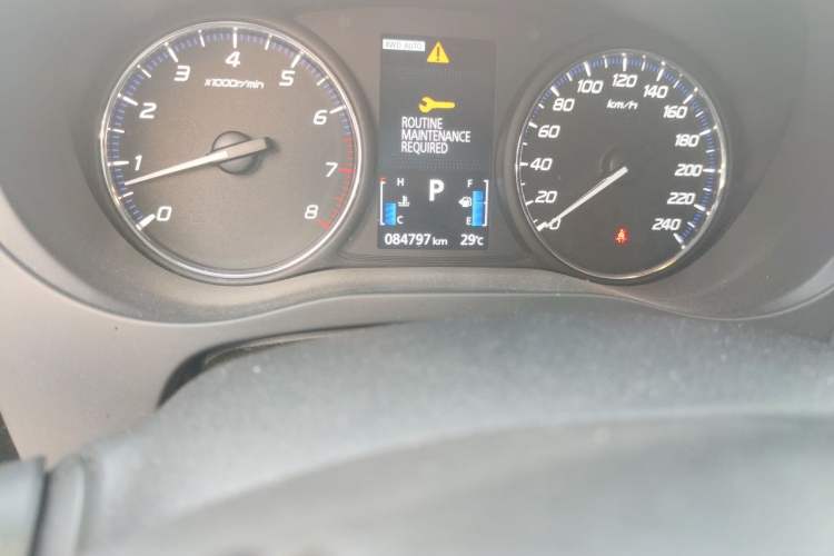 Used Mitsubishi Outlander 2018 2.4L 4x4 Elite Edition 5 Seats Odometer Close Up