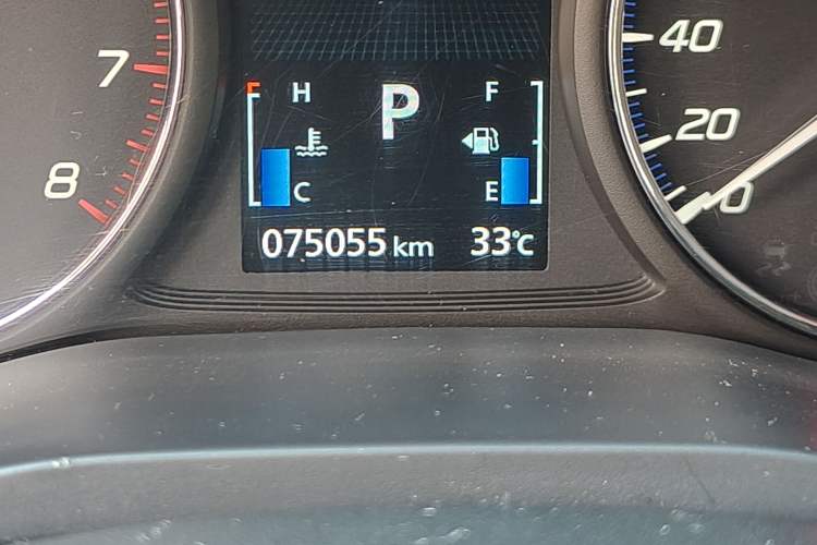 Used Mitsubishi Outlander 2018 2.4L 4x4 Elite Edition 5 Seats Odometer Close Up