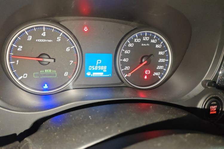 Used Mitsubishi Outlander 2018 2.0L Two-Wheel Drive Glory Edition 5 Seats Odometer Close Up