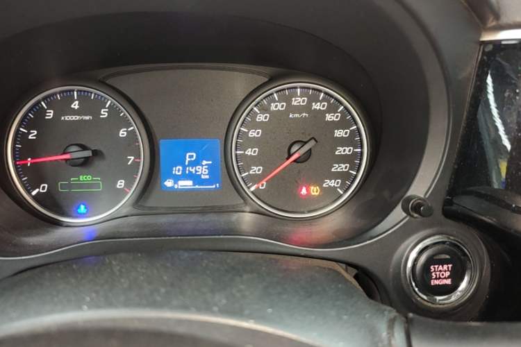 Used Mitsubishi Outlander 2018 2.0L Two-Wheel Drive Glory Edition 5 Seats Odometer Close Up