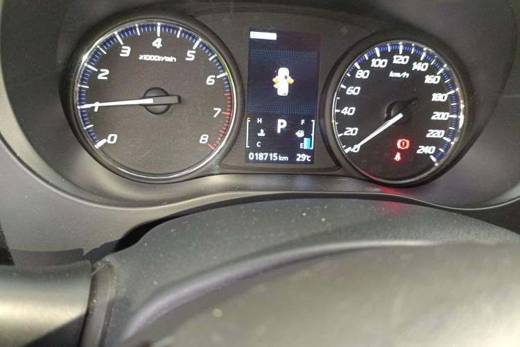 Used Mitsubishi Outlander 2018 2.4L 4x4 Elite Edition 5 Seats Odometer Close Up