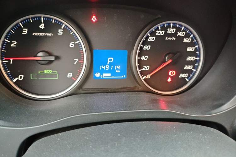 Used Mitsubishi Outlander 2018 2.0L Two-Wheel Drive Glory Edition 5 Seats Odometer Close Up