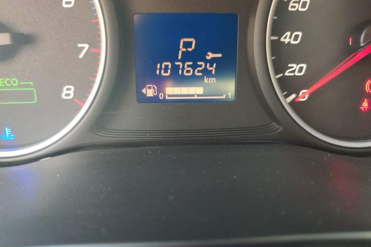 Used Mitsubishi Outlander 2018 2.0L Two-Wheel-Drive Jiale Edition 7-Seater Odometer Close Up
