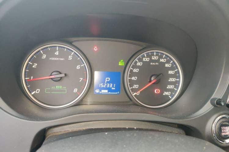 Used Mitsubishi Outlander 2018 2.0L Two-Wheel-Drive Jiale Edition 7-Seater Odometer Close Up