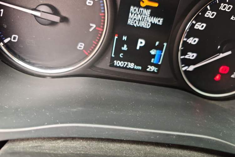 Used Mitsubishi Outlander 2018 2.4L 4x4 Elite Edition 5 Seats Odometer Close Up