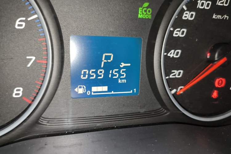 Used Mitsubishi Outlander 2018 2.0L Two-Wheel-Drive Jiale Edition 7-Seater Odometer Close Up