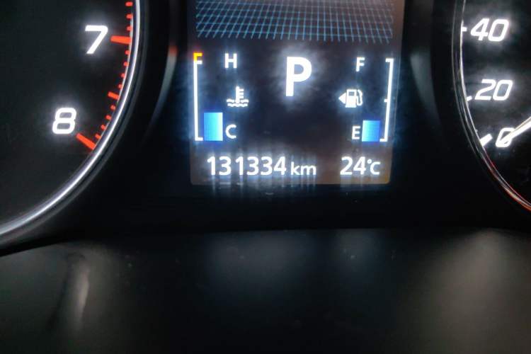 Used Mitsubishi Outlander 2018 2.4L 4x4 Elite Edition 5 Seats Odometer Close Up