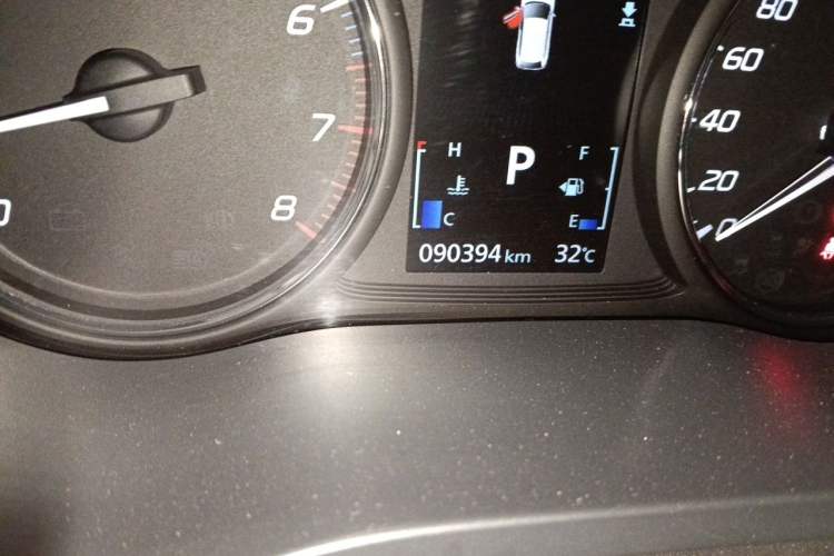 Used Mitsubishi Outlander 2018 2.4L 4x4 Elite Edition 5 Seats Odometer Close Up