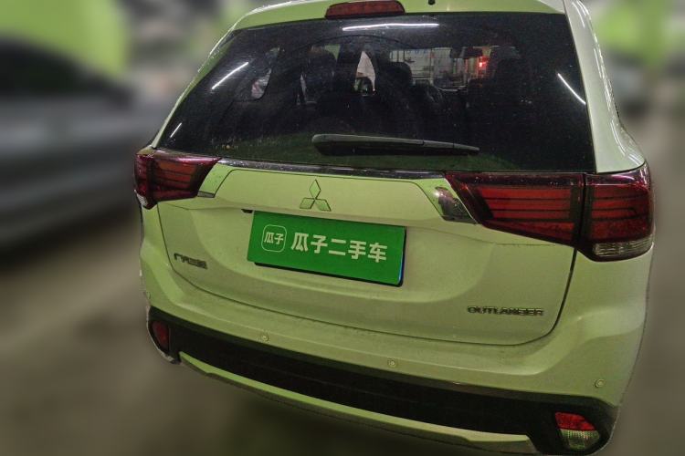 Used Mitsubishi Outlander 2018 2.0L Two-Wheel Drive Glory Edition 5 Seats Rear