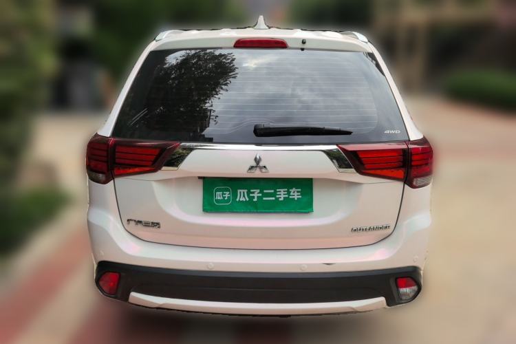 Used Mitsubishi Outlander 2018 2.4L 4x4 Luxury Edition 7-Seater Rear