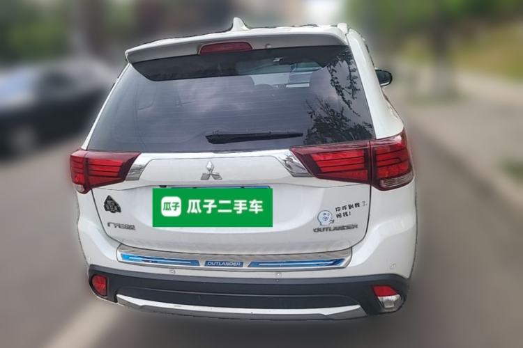 Used Mitsubishi Outlander 2018 2.0L Two-Wheel Drive Glory Edition 5 Seats Rear