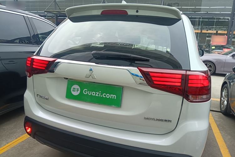 Used Mitsubishi Outlander 2018 2.0L Two-Wheel Drive Glory Edition 5 Seats Rear