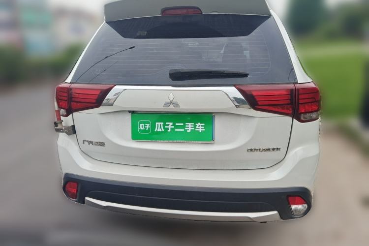 Used Mitsubishi Outlander 2018 2.0L Two-Wheel-Drive Jiale Edition 7-Seater Rear