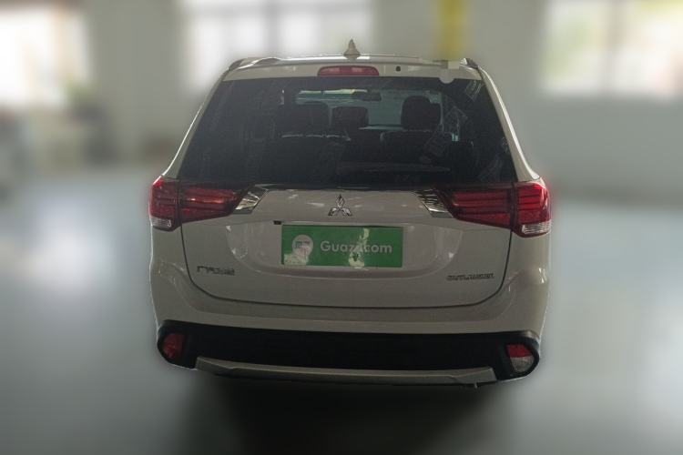 Used Mitsubishi Outlander 2018 2.0L Two-Wheel Drive Glory Edition 5 Seats Rear