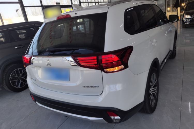 Used Mitsubishi Outlander 2018 2.0L Two-Wheel Drive Glory Edition 5 Seats Rear