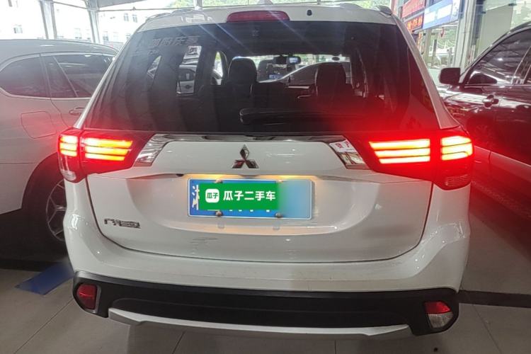 Used Mitsubishi Outlander 2018 2.0L Two-Wheel Drive Glory Edition 5 Seats Rear