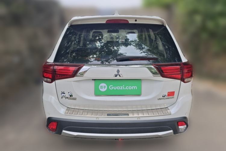 Used Mitsubishi Outlander 2018 2.0L Two-Wheel Drive Glory Edition 5 Seats Rear