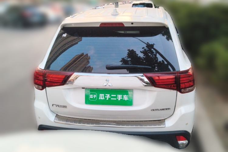 Used Mitsubishi Outlander 2018 2.0L Two-Wheel Drive Glory Edition 5 Seats Rear