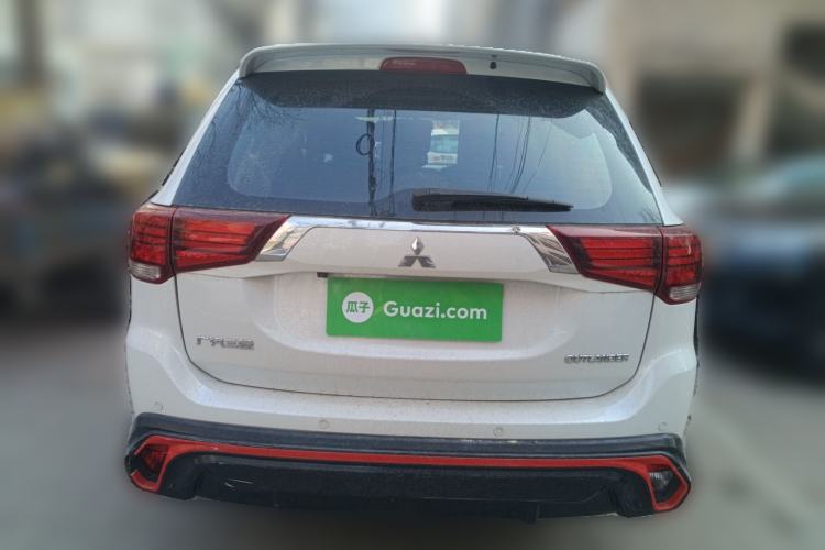 Used Mitsubishi Outlander 2018 2.0L Two-Wheel Drive Glory Edition 5 Seats Rear