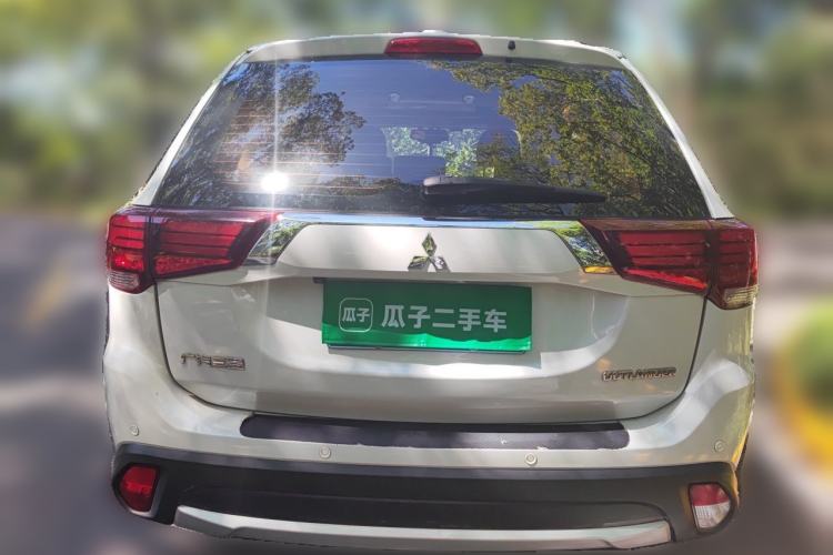 Used Mitsubishi Outlander 2018 2.0L Two-Wheel Drive Glory Edition 5 Seats Rear