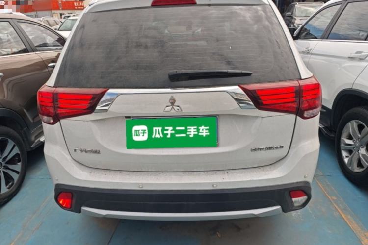 Used Mitsubishi Outlander 2018 2.0L Two-Wheel Drive Glory Edition 5 Seats Rear