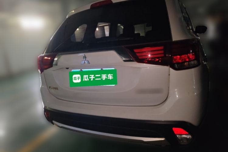 Used Mitsubishi Outlander 2018 2.0L Two-Wheel Drive Glory Edition 5 Seats Rear
