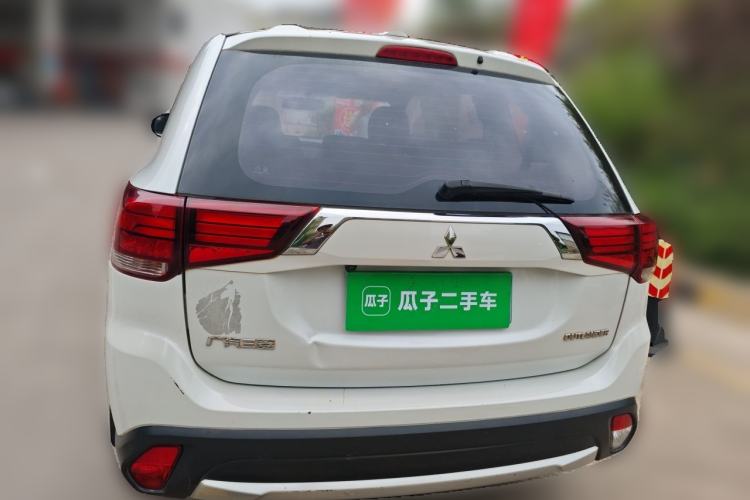 Used Mitsubishi Outlander 2018 2.0L Two-Wheel-Drive Jiale Edition 7-Seater Rear
