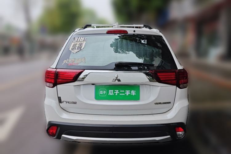 Used Mitsubishi Outlander 2018 2.0L Two-Wheel Drive Glory Edition 5 Seats Rear