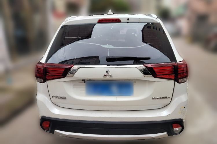 Used Mitsubishi Outlander 2018 2.0L Two-Wheel Drive Glory Edition 5 Seats Rear